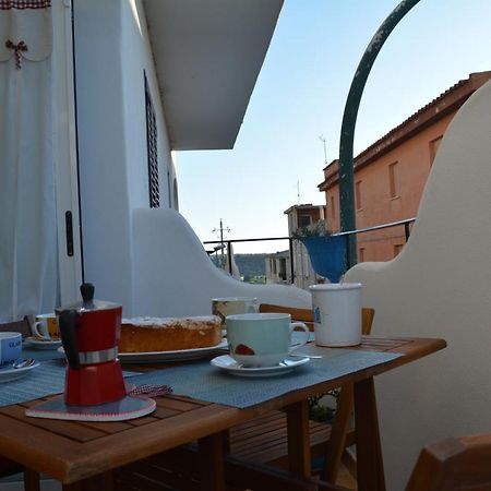 Casa Della Vespa Орозеи Екстериор снимка