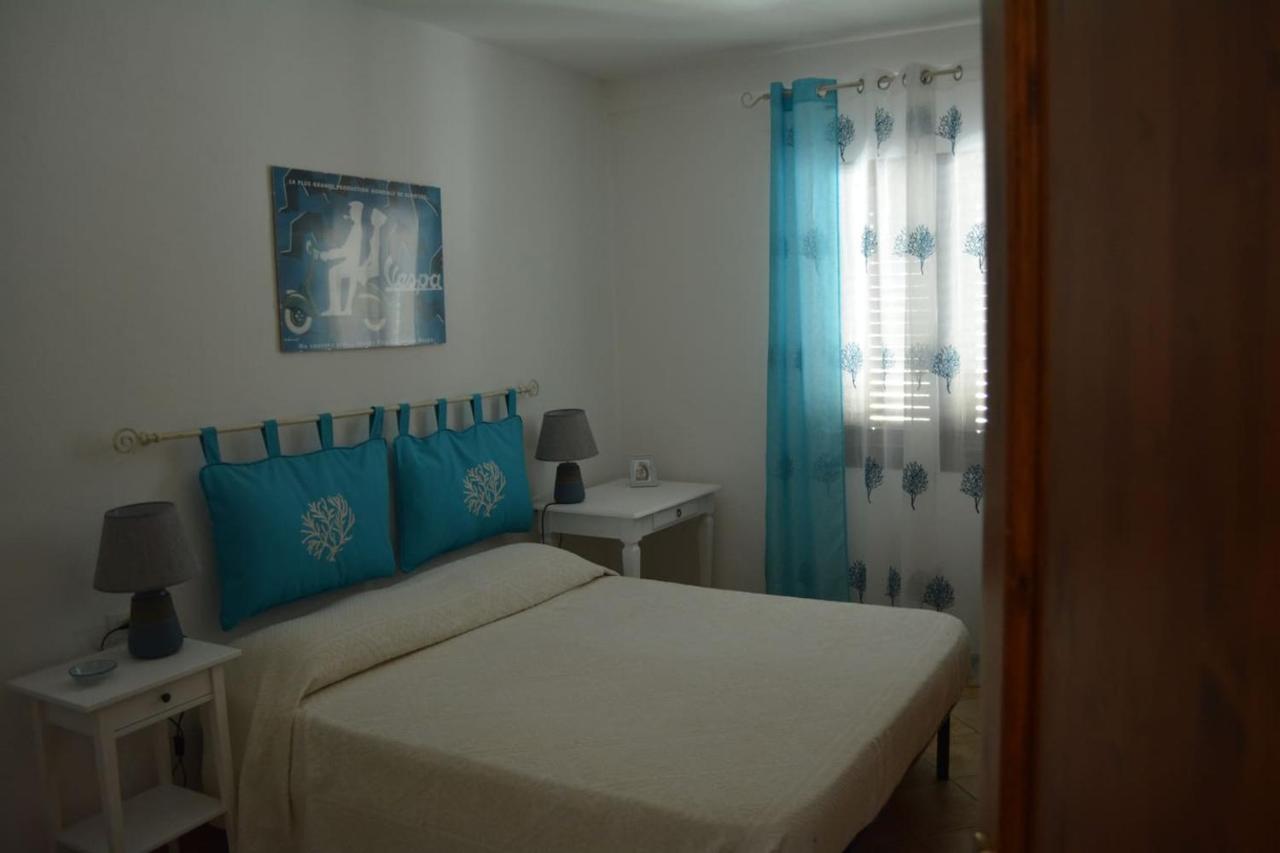 Casa Della Vespa Орозеи Екстериор снимка