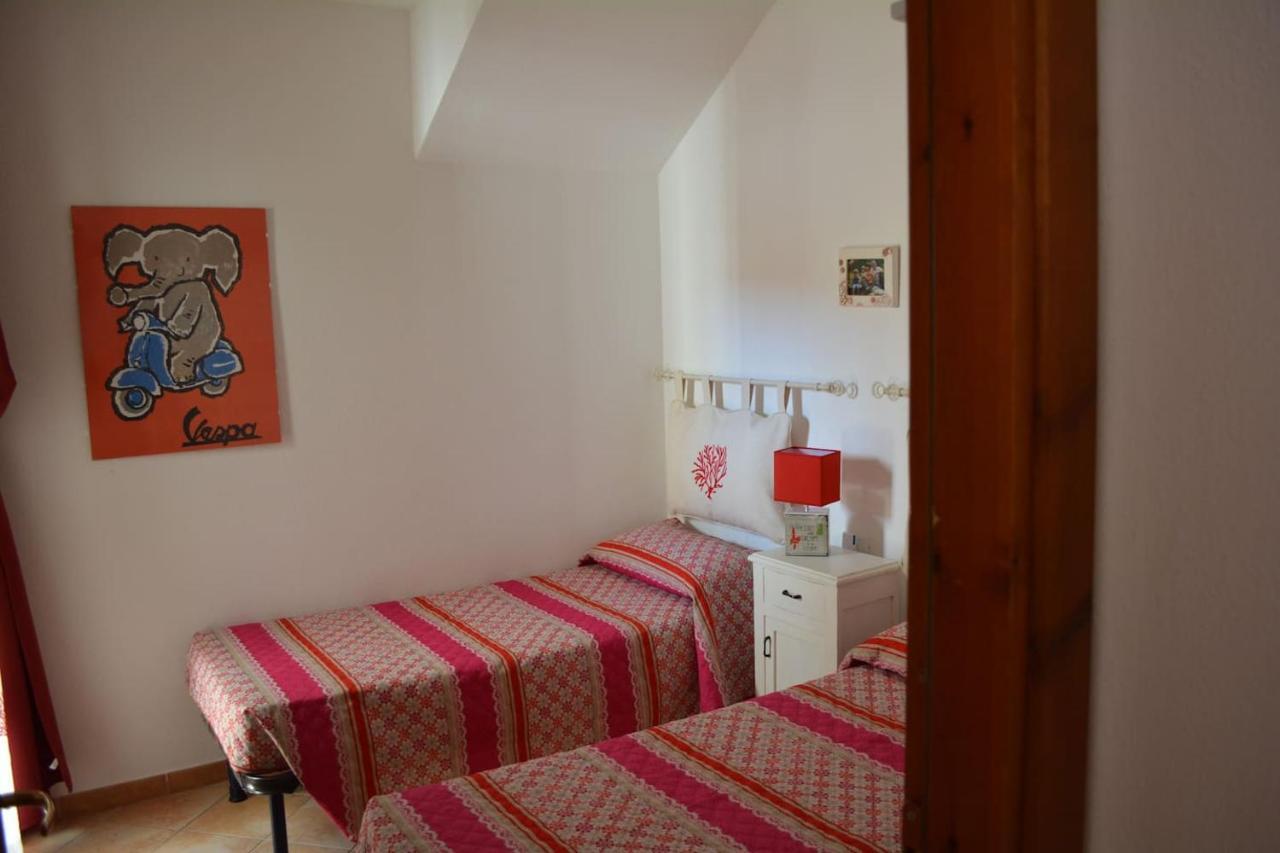 Casa Della Vespa Орозеи Екстериор снимка